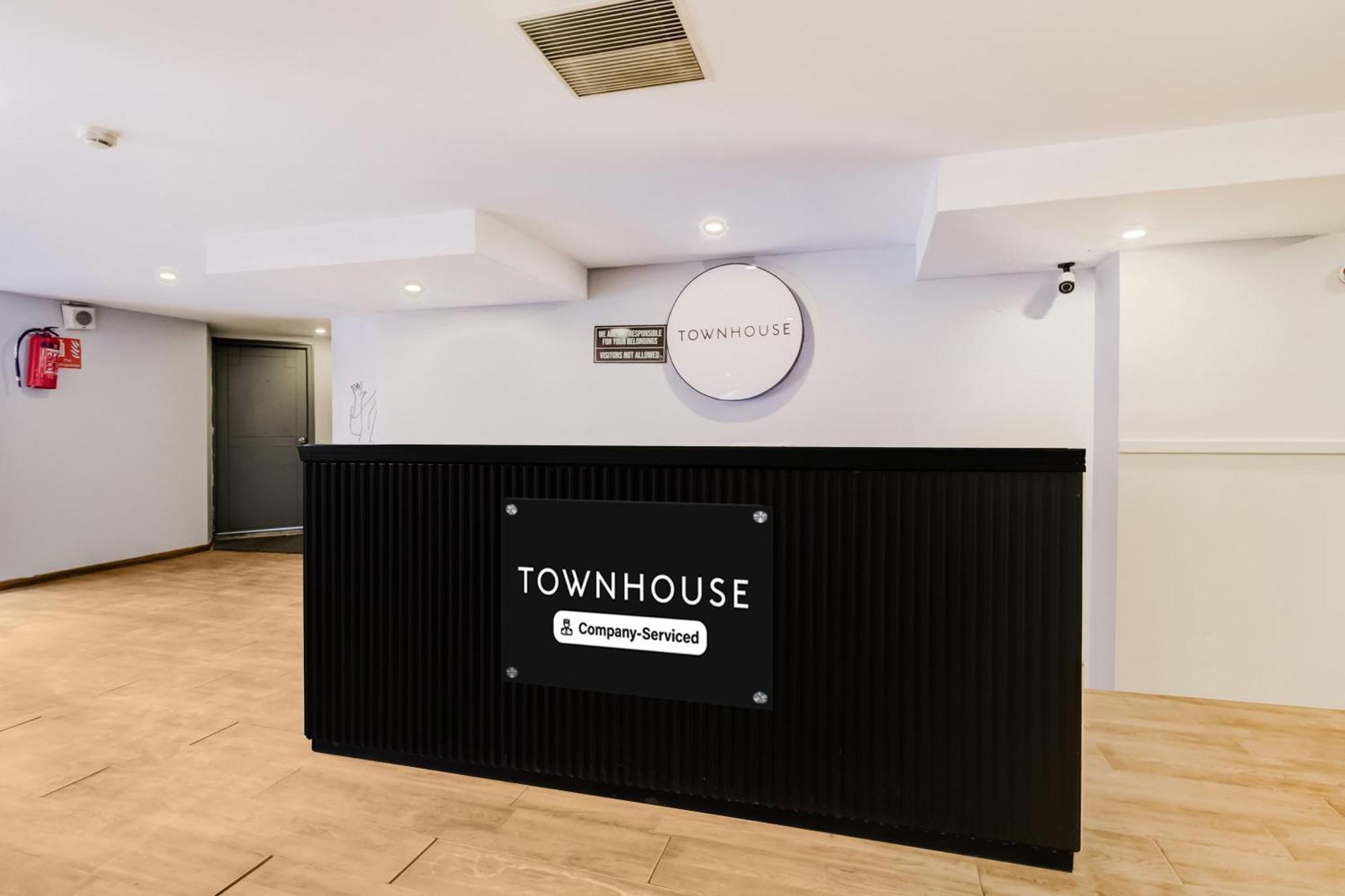 Super Townhouse Lakdikapul Hotell Hyderabad Exteriör bild