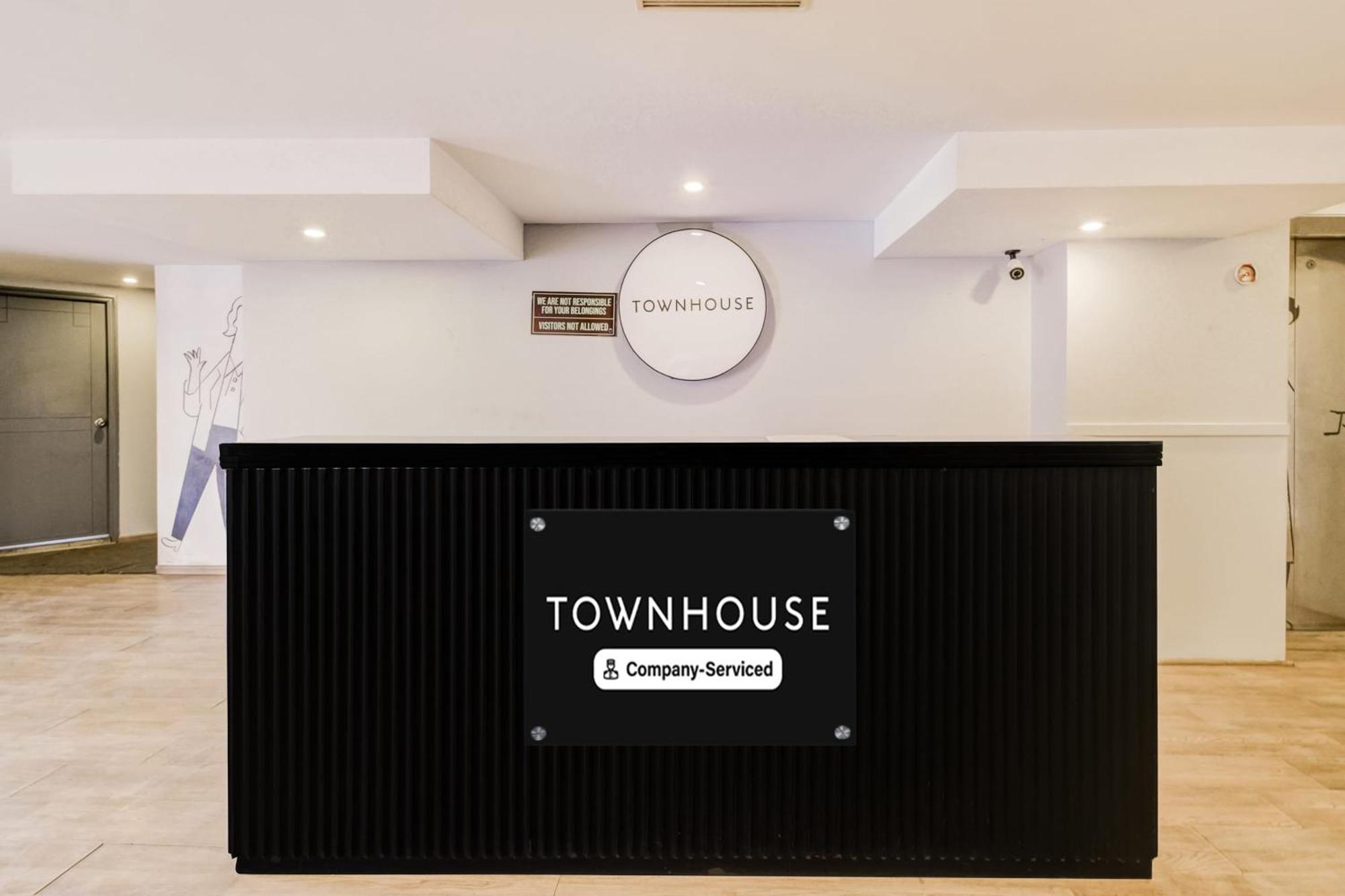 Super Townhouse Lakdikapul Hotell Hyderabad Exteriör bild