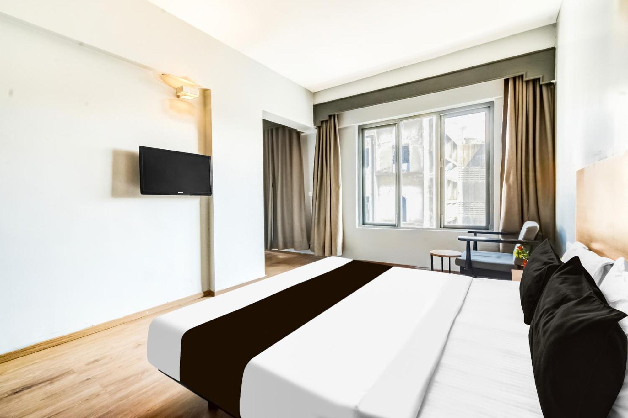 Super Townhouse Lakdikapul Hotell Hyderabad Exteriör bild