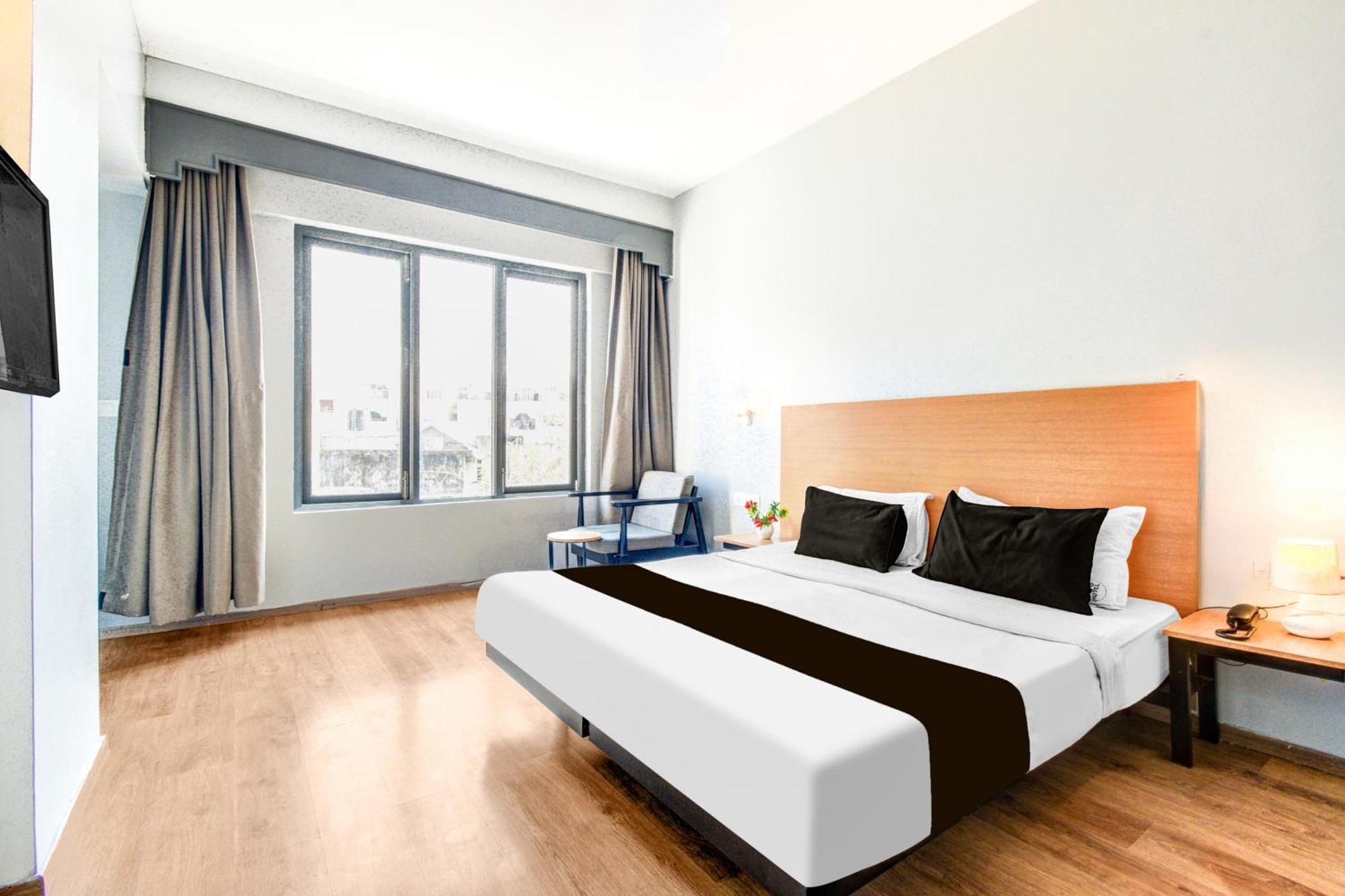 Super Townhouse Lakdikapul Hotell Hyderabad Exteriör bild